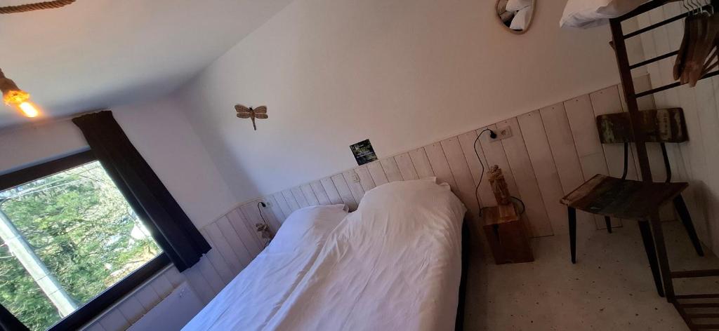 Postel nebo postele na pokoji v ubytování Dikke Vriend , herberg & taverne