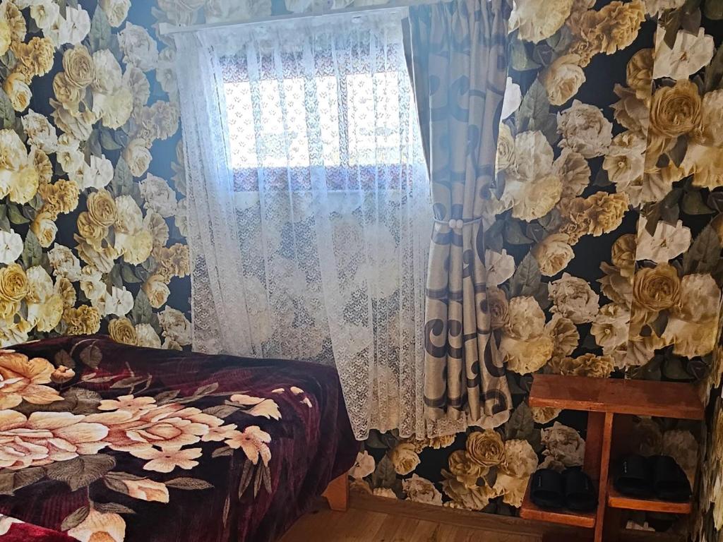 Postel nebo postele na pokoji v ubytování MURQVAMI Guesthouse