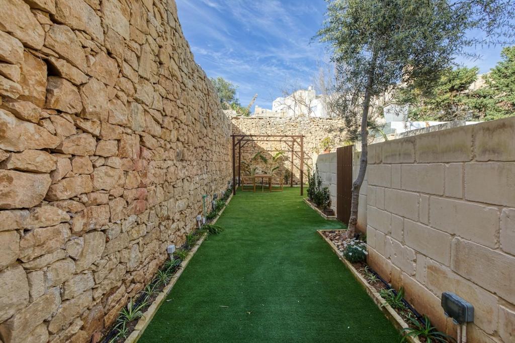 Zahrada ubytování Exclusive 2BR Sliema Townhouse with Garden