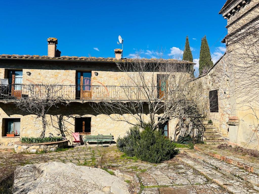 a stone building with a bench in front of it at Villa 9P, 3BdR Chianti, near Florence and Siena in Barberino di Val dʼElsa