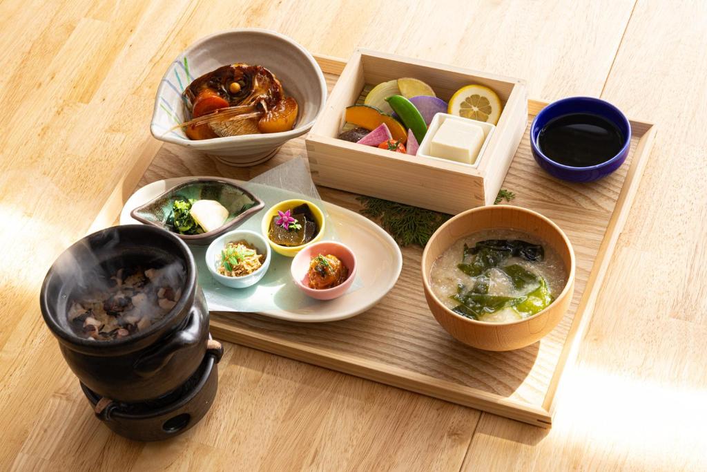 ホテルの敷地内または近くでの食事または食べ物