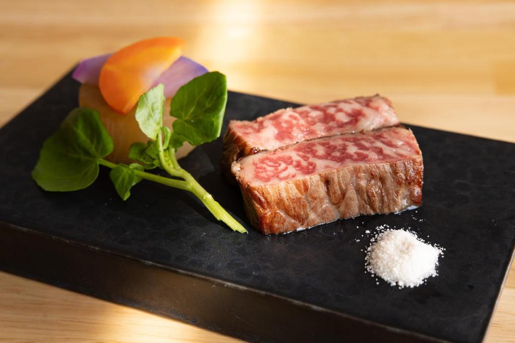 ホテルの敷地内または近くでの食事または食べ物