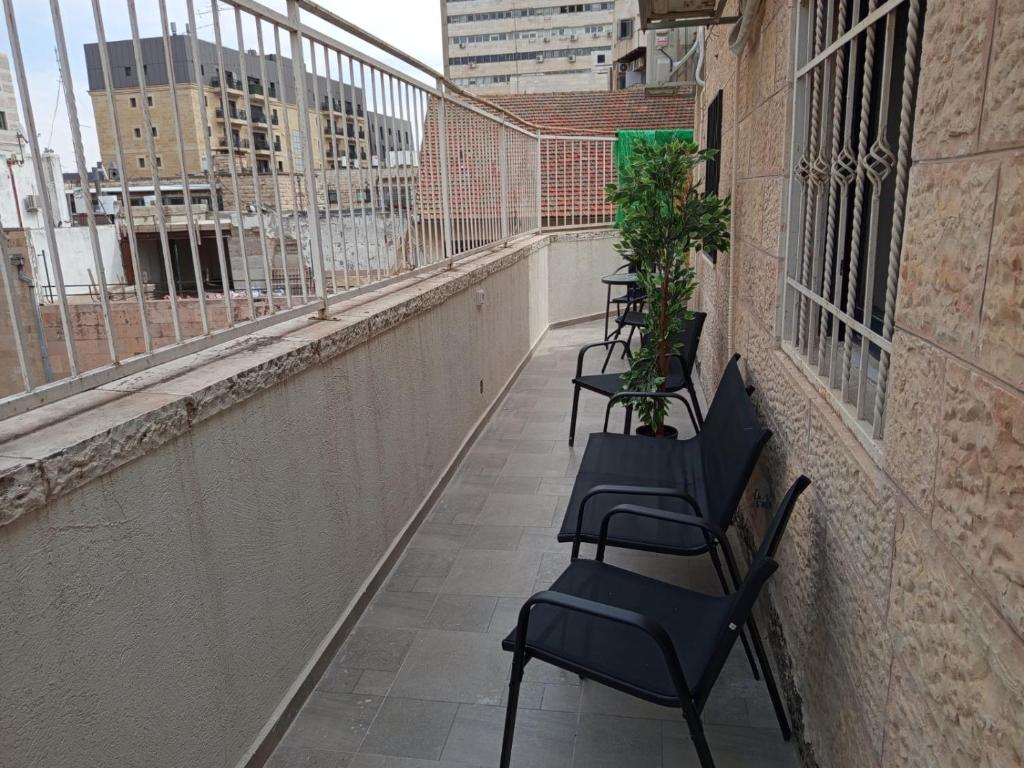 Balkón nebo terasa v ubytování PERGOLA HOUSE 3 BDR heart