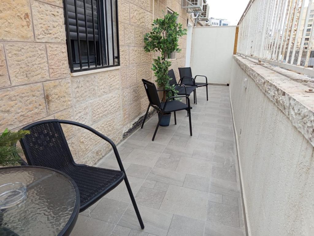 Balkón nebo terasa v ubytování PERGOLA HOUSE 3 BDR heart