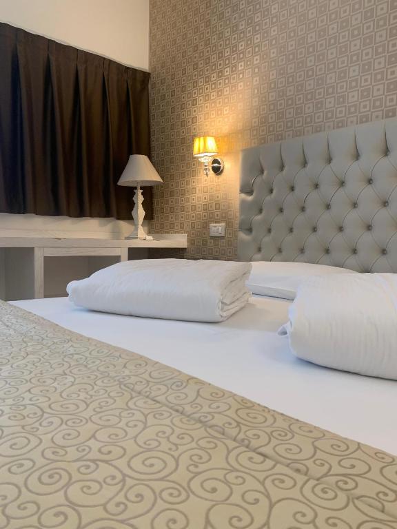 Postel nebo postele na pokoji v ubytování Nuova Opera Rooms