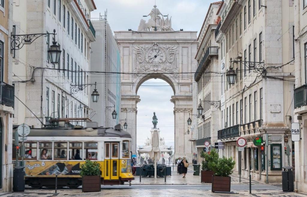 Comfortable Suite in a Shared Apartment in the Center of Lisbon