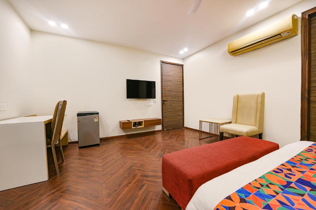 TV a/nebo společenská místnost v ubytování FabHotel Micasa