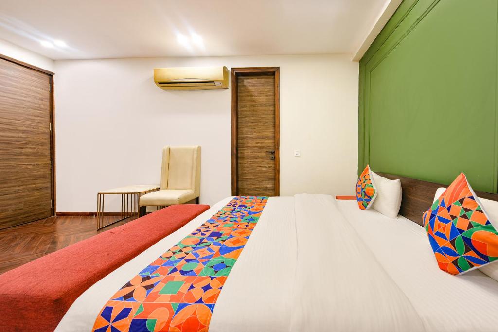 Postel nebo postele na pokoji v ubytování FabHotel Micasa
