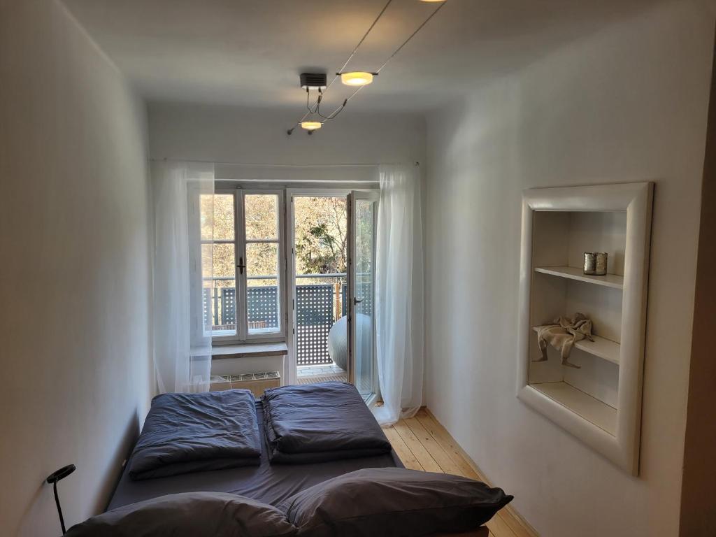 En eller flere senge i et værelse på Urban Central Flat l Self Checkin