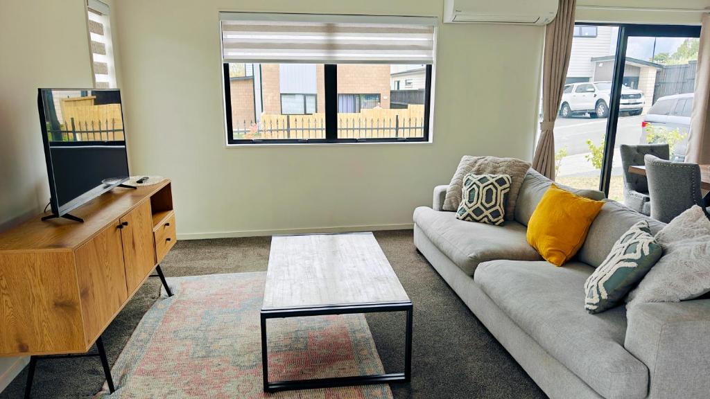 Cheerful Spanking New House with 3 Bds 2 and half Bath - Resim 5