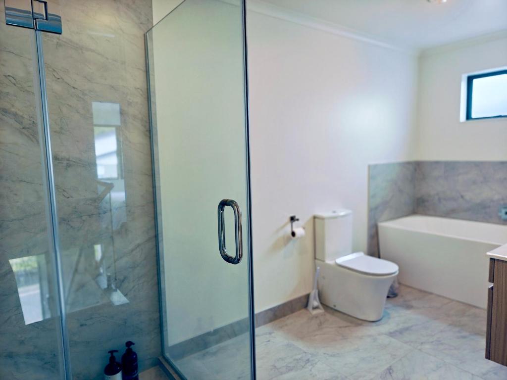 Cheerful Spanking New House with 3 Bds 2 and half Bath - Resim 10