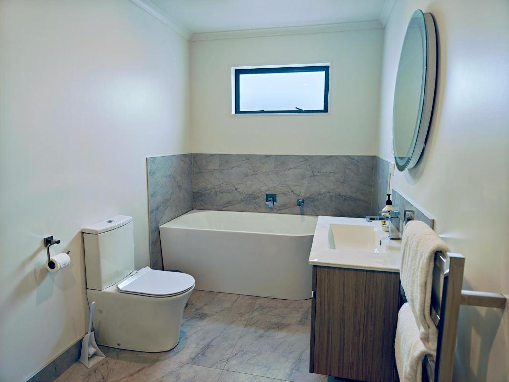 Cheerful Spanking New House with 3 Bds 2 and half Bath - Resim 3
