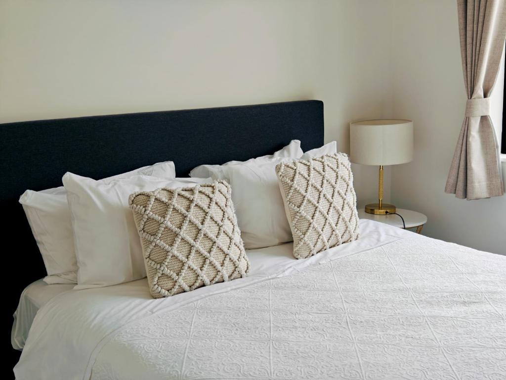 Cheerful Spanking New House with 3 Bds 2 and half Bath - Resim 12