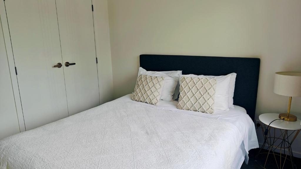 Cheerful Spanking New House with 3 Bds 2 and half Bath - Resim 13