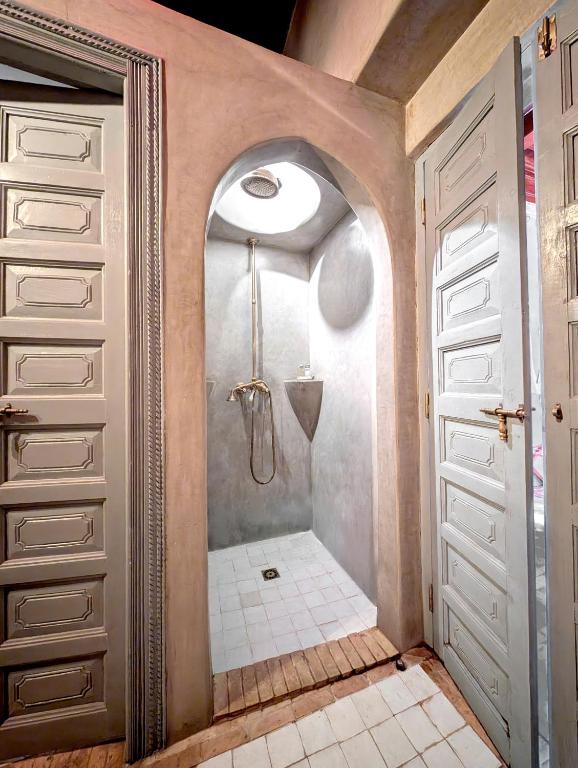 Koupelna v ubytování Riad Slitine & Spa
