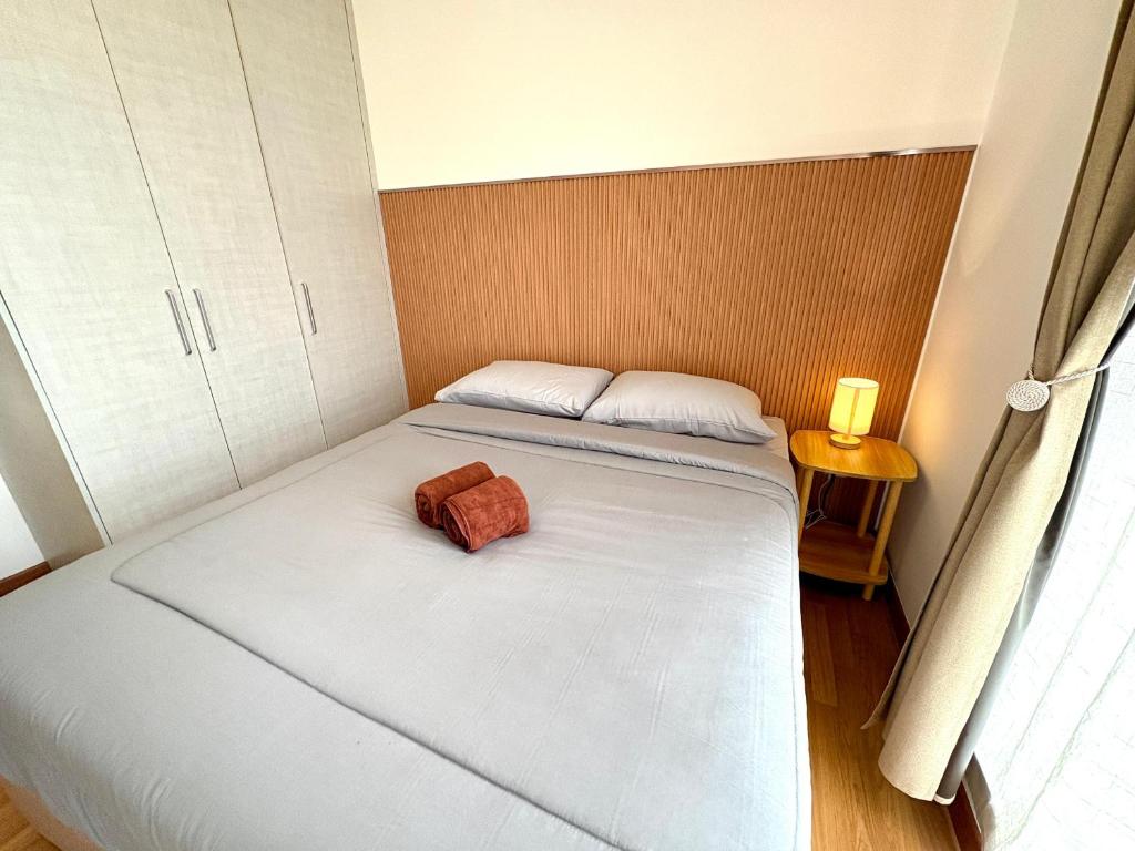 Postel nebo postele na pokoji v ubytování Spacious Muji Homestay with IOI Mall & KL View