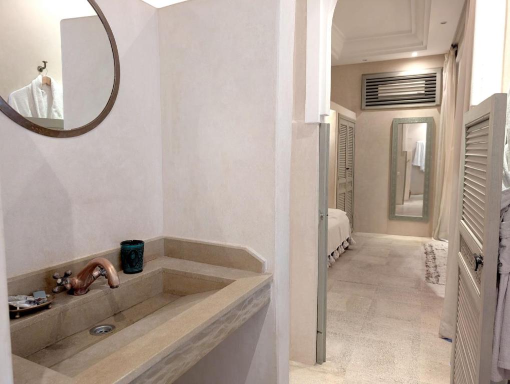 Koupelna v ubytování Riad Slitine & Spa