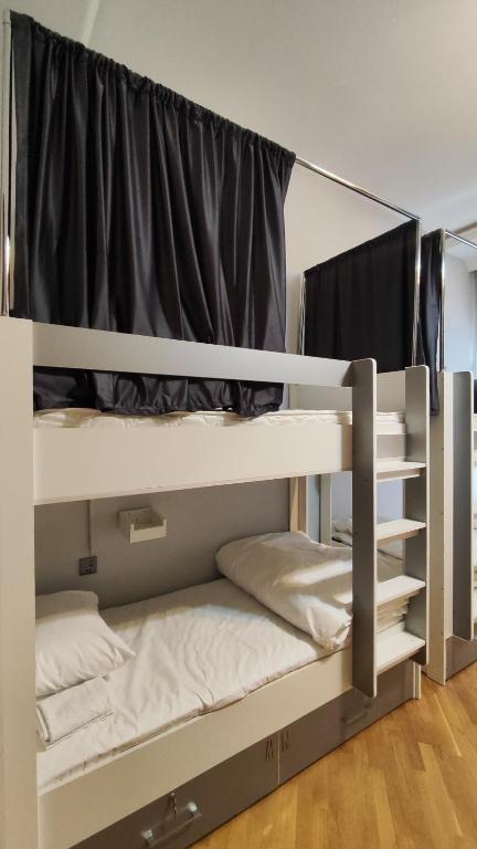 Postel nebo postele na pokoji v ubytování Gunel's Hostel Baku