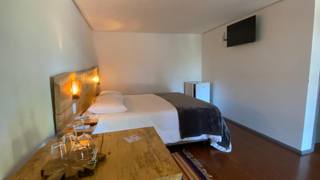 Ένα ή περισσότερα κρεβάτια σε δωμάτιο στο Refúgio Fortal