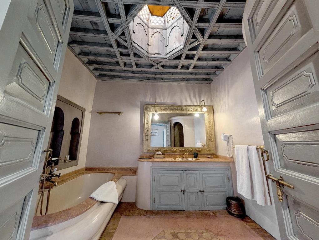 Koupelna v ubytování Riad Slitine & Spa