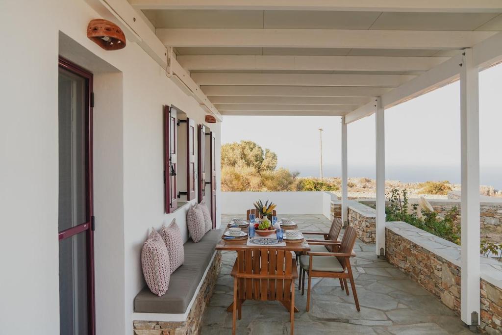 Balkón nebo terasa v ubytování Onar Sifnos Traditional Villa