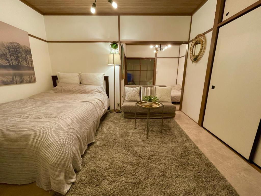Postel nebo postele na pokoji v ubytování NEW-OPEN Best Shinjuku Modern Full-furnished Family size Apartment5 ONLY 2min to Shinjuku by Train