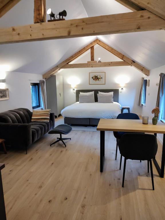 Postel nebo postele na pokoji v ubytování B&B La Belle Histoire Laforêt