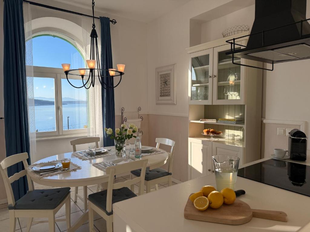 Kuchyň nebo kuchyňský kout v ubytování Pavi apartments Vila Amalia