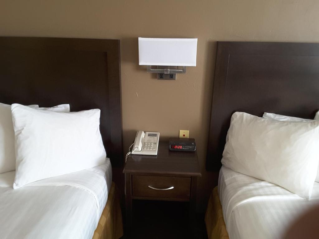 Inn at the Canyons - Queen Room With Two Queen Beds - Disability Access