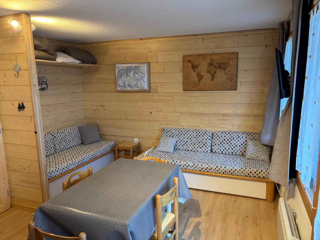 Studio rénové · Proche pistes · 4 pers · Terrasse · Casier à ski