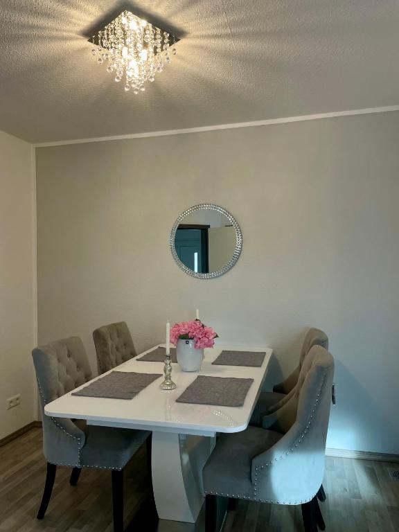 Ruhige 5 Sterne Ferienwohnung Terrasse & Aussicht stilvoll & modern - Apartamento De Un Dormitorio