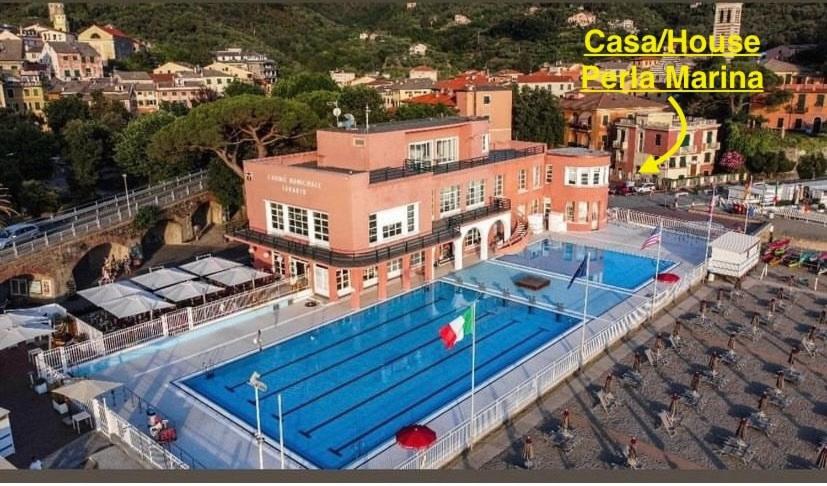 Piscina de la sau aproape de ‘’Perla Marina’‘