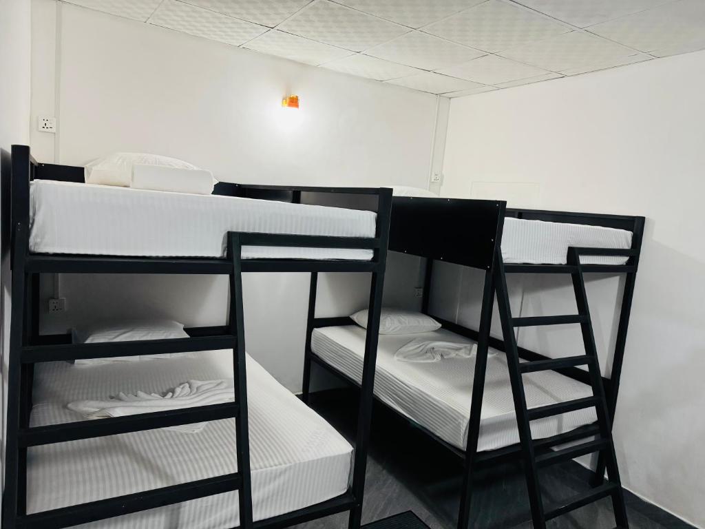 Postel nebo postele na pokoji v ubytování Hello Aliya Hostel
