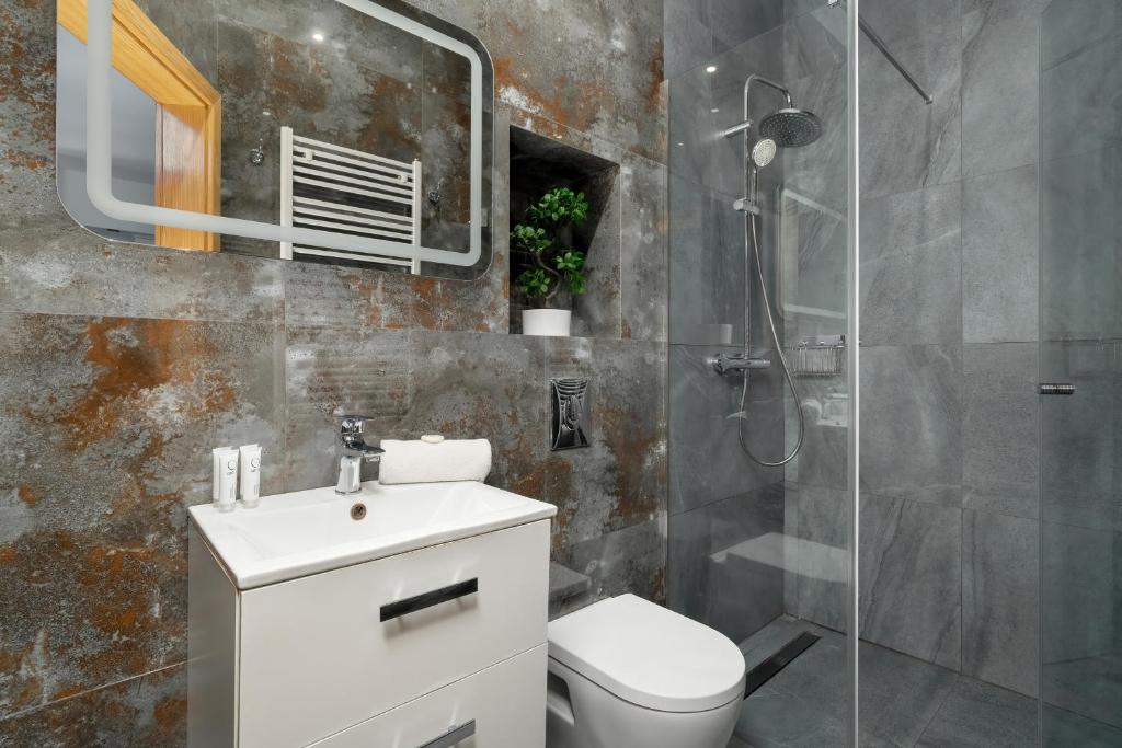 Kúpeľňa v ubytovaní Przytulne Studio Very Berry w Centrum Poznania by Noclegi Renters