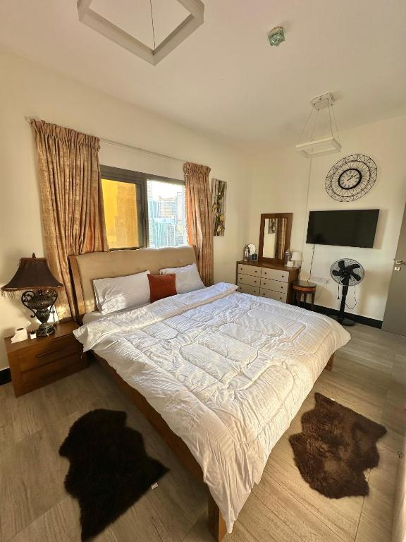 تصویر اتاق‌های Entire 1-Bedroom Apartment with Balcony, Sharjah - تصویر ۲