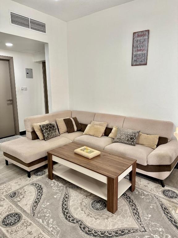 لابی و فضای عمومی Entire 1-Bedroom Apartment with Balcony, Sharjah - تصویر ۵