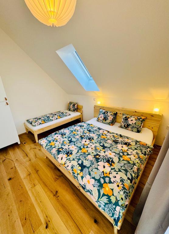 Postel nebo postele na pokoji v ubytování Apartmány Motýlí louka