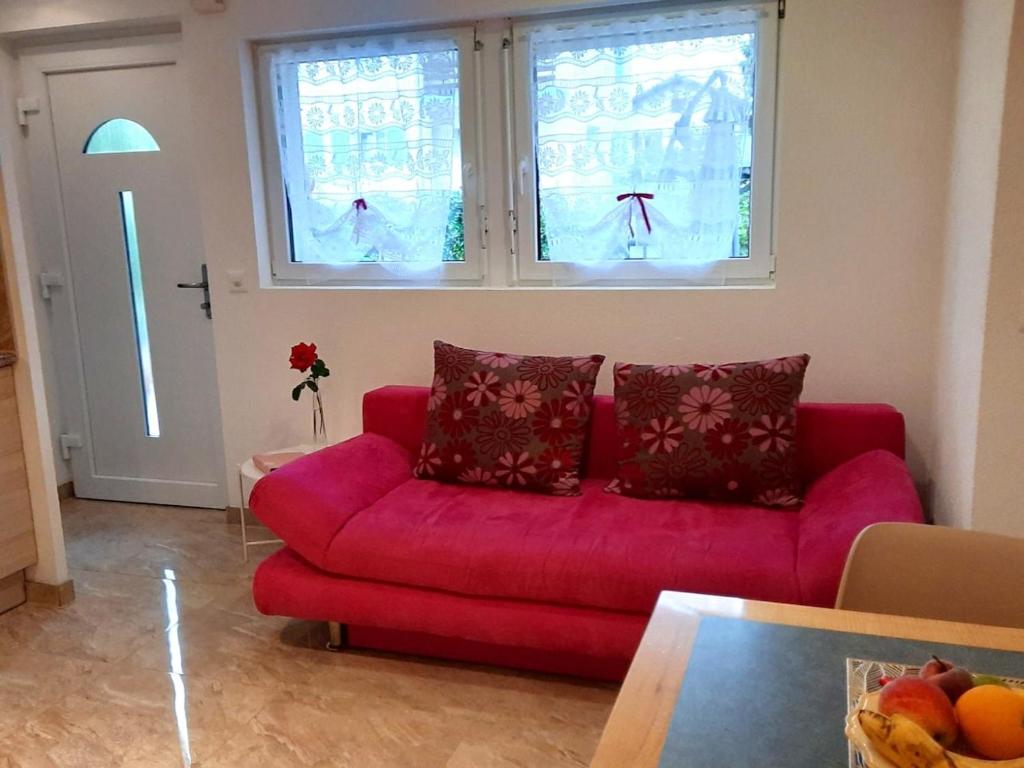 Posezení v ubytování Appartement au bord de l'eau 33m2 Le Cerisier