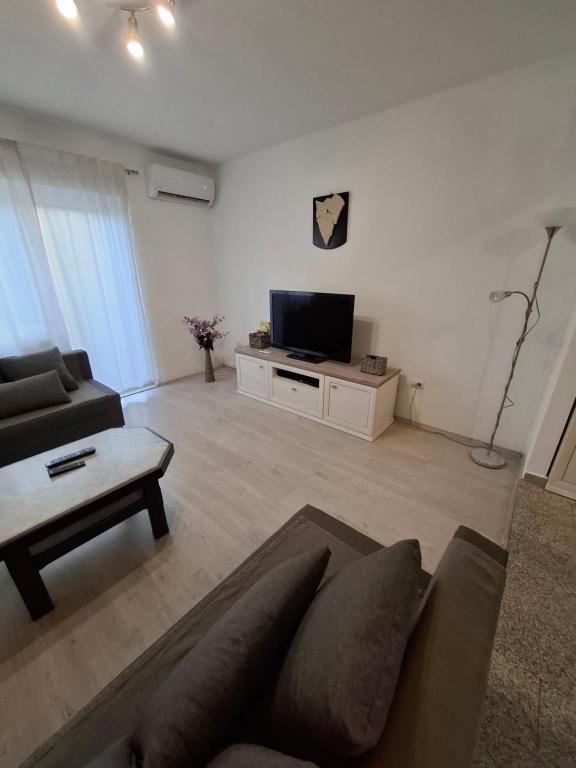 a living room with a couch and a tv at Morena in Pula