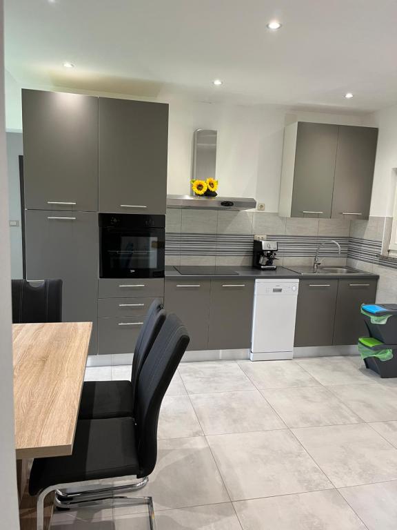 Dapur atau dapur kecil di Villa Leona