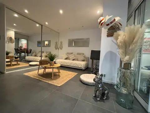 Photo de la galerie de l'établissement Élégant T2 Clim & Balcon - plein centre Cannes, à Cannes