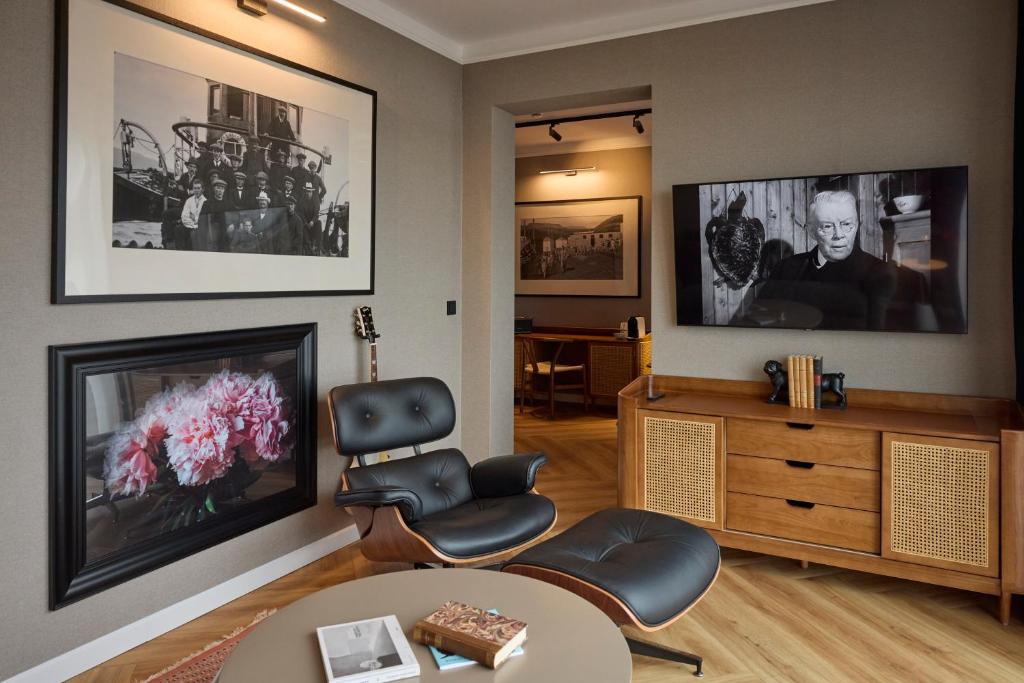 TV a/nebo společenská místnost v ubytování Hotel Akureyri