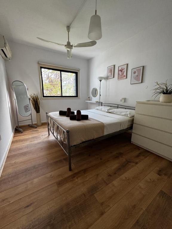 Postel nebo postele na pokoji v ubytování Theodoros Apt. 408