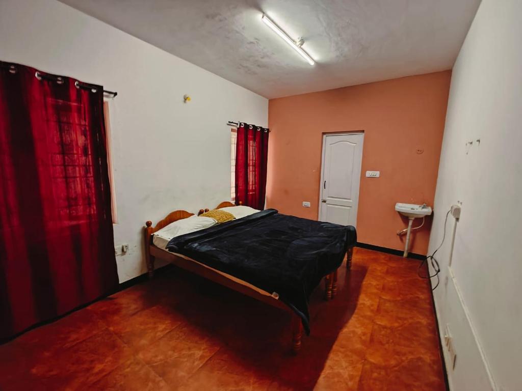 Postel nebo postele na pokoji v ubytování Lakshmi cottage
