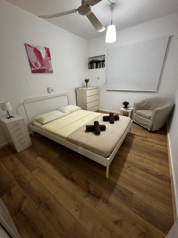 Postel nebo postele na pokoji v ubytování Theodoros Apt. 408