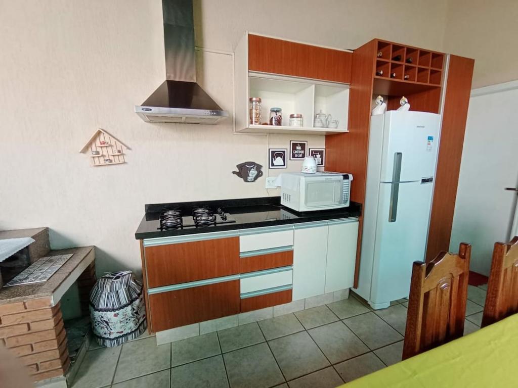 Η κουζίνα ή μικρή κουζίνα στο Casa de temporada