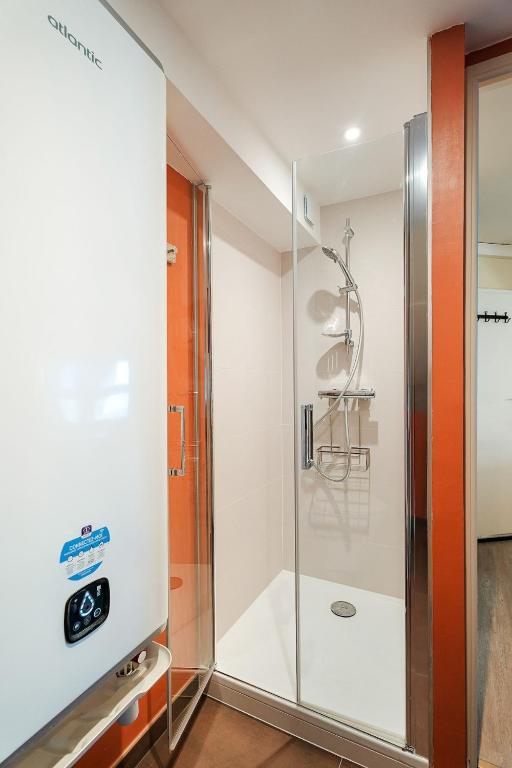 a shower with a glass door in a bathroom at T2 dans l'intra-Muros VUE MER exceptionnelle in Saint Malo