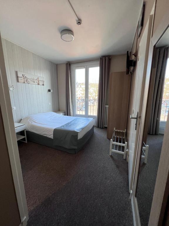 Postel nebo postele na pokoji v ubytování Hotel De l'Univers
