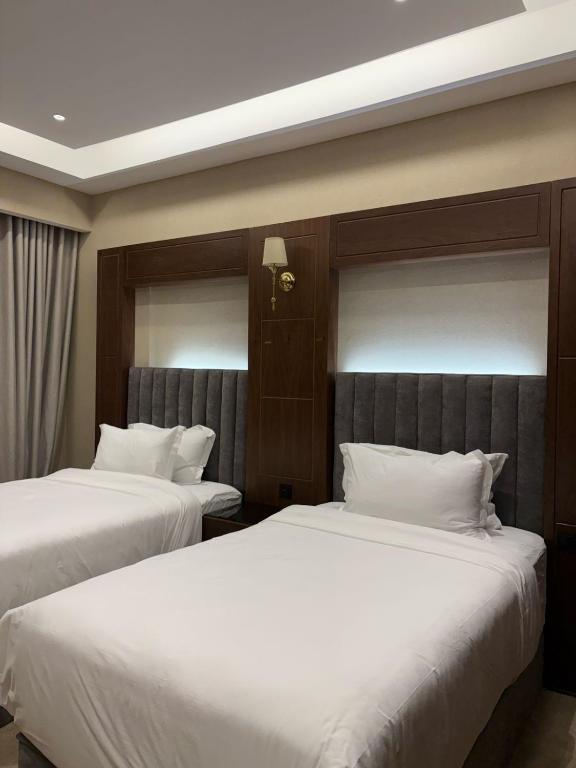 Postel nebo postele na pokoji v ubytování Doyof Hotel فندق ضيوف