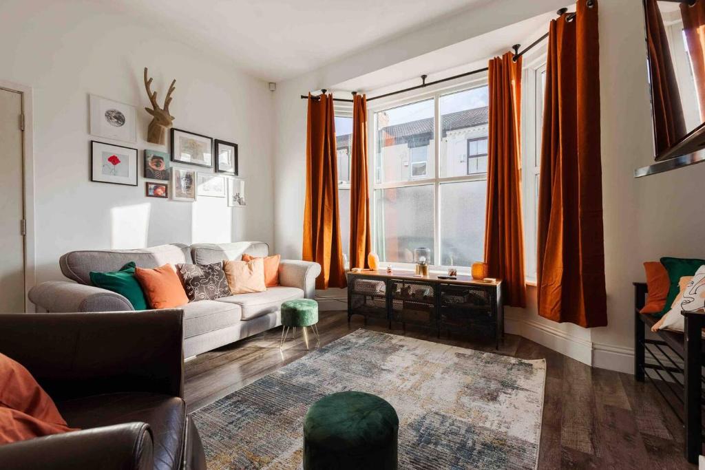 Khu vực ghế ngồi tại Belgrave 2Mins to Train Inc Parking w EV Port